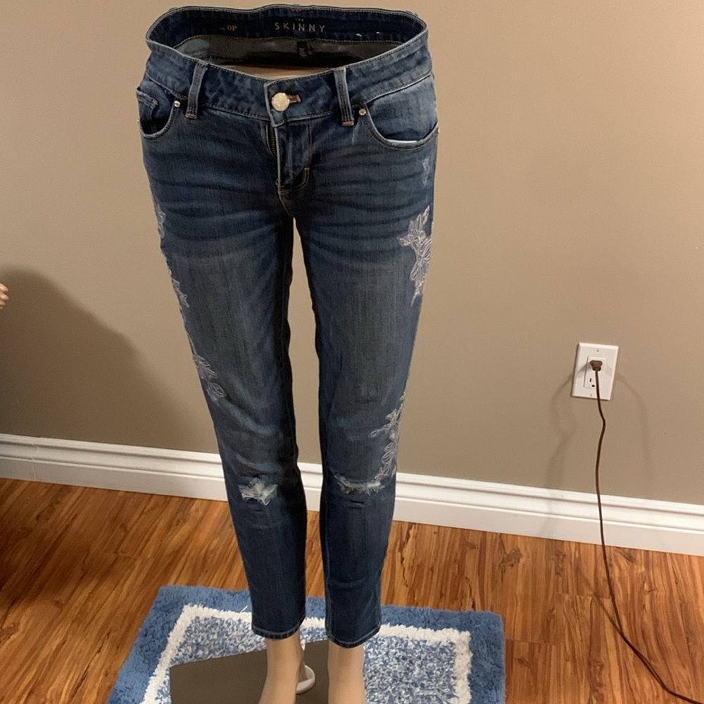 White House Black Market Women's Jeans Skinny Blue Distressed Floral 28/28
